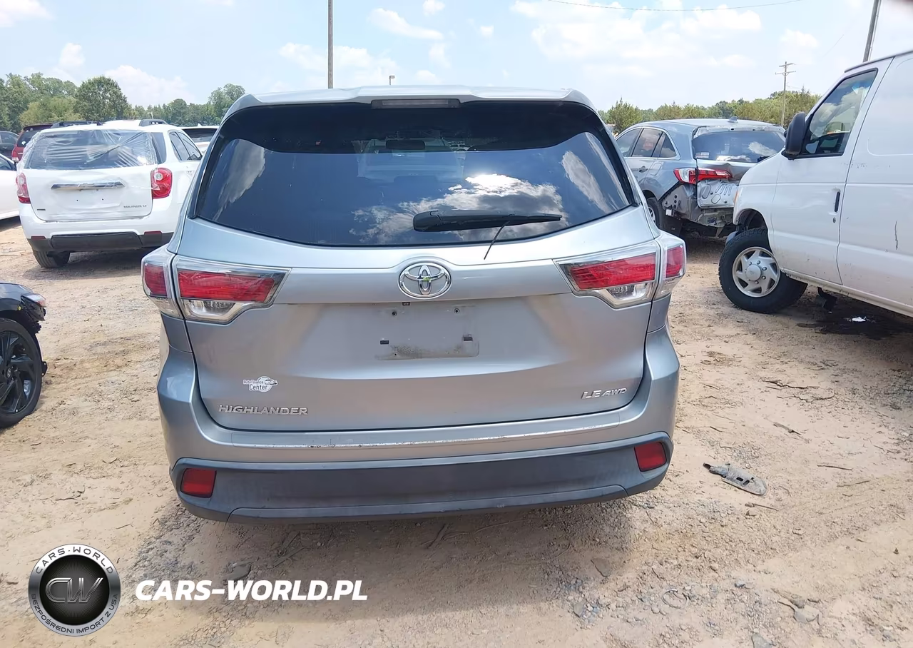 2015 Toyota Highlander Le V6 VIN:5TDBKRFH3FS095762 - 16