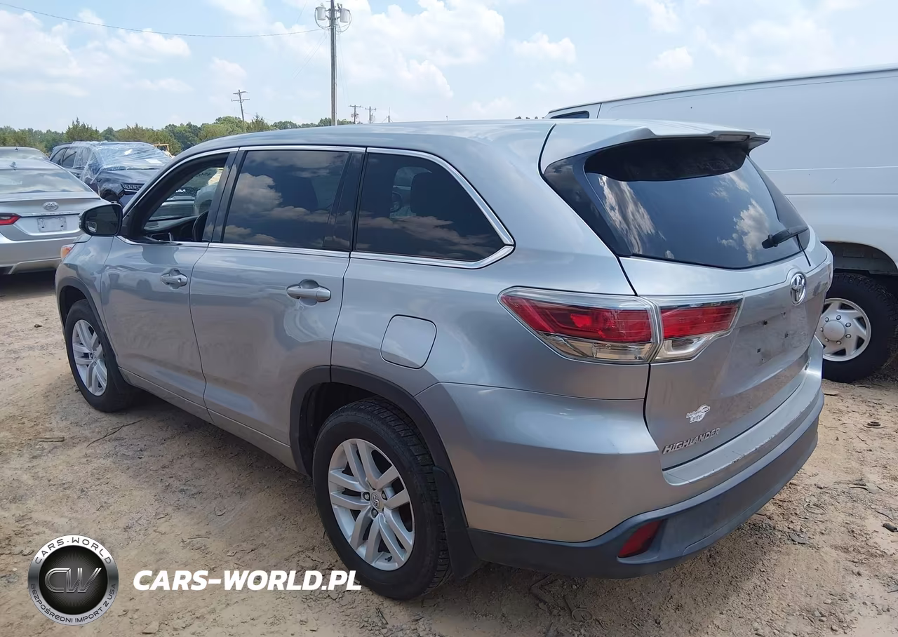 2015 Toyota Highlander Le V6 VIN:5TDBKRFH3FS095762 - 3