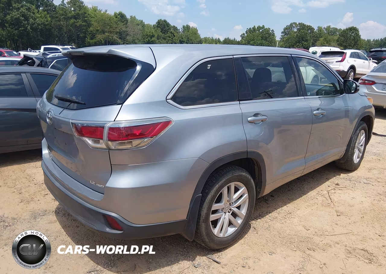 2015 Toyota Highlander Le V6 VIN:5TDBKRFH3FS095762 - 4