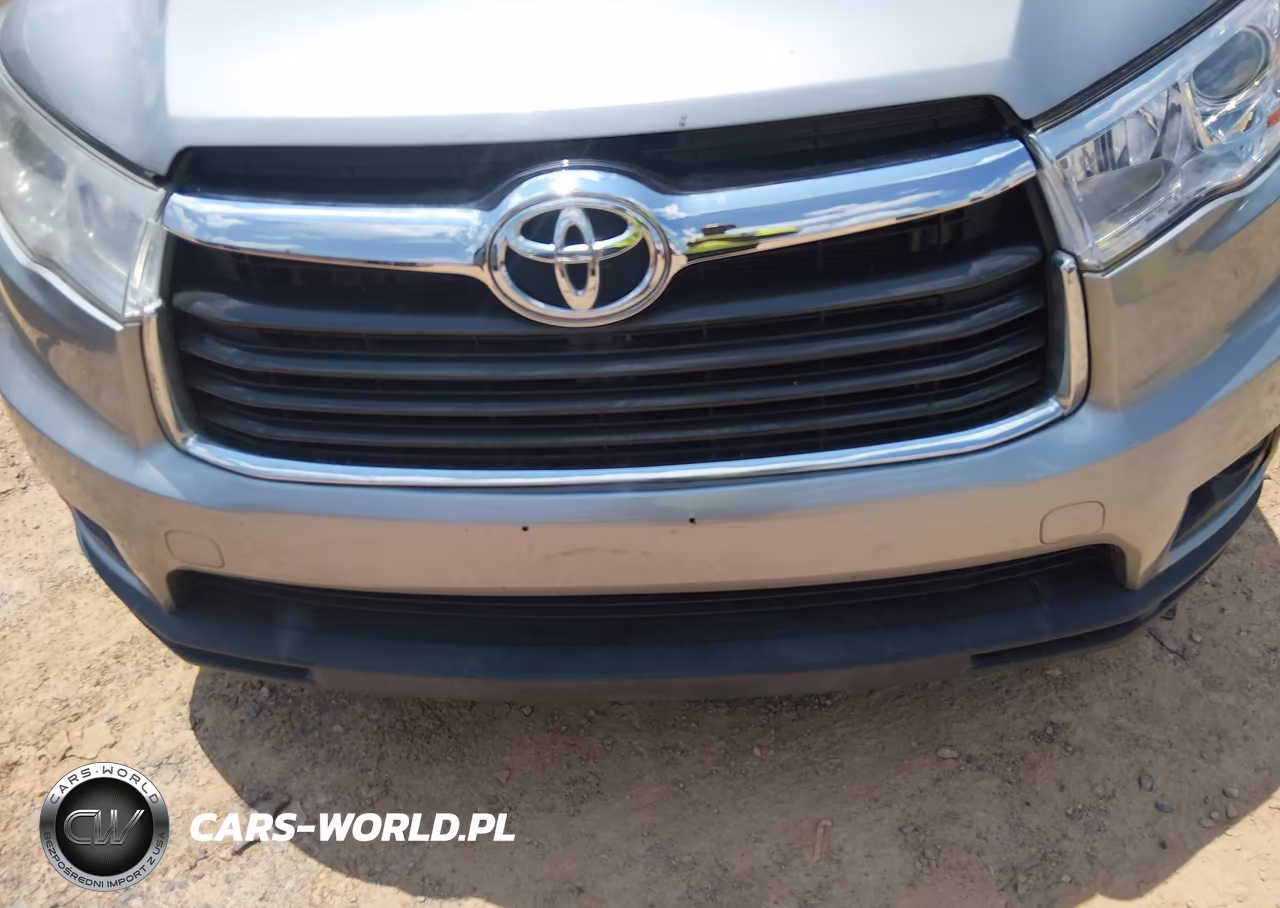 2015 Toyota Highlander Le V6 VIN:5TDBKRFH3FS095762 - 6