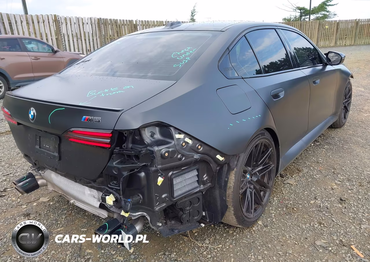 2026 BMW M5 VIN:WBS83FK00TCU95645 - 4