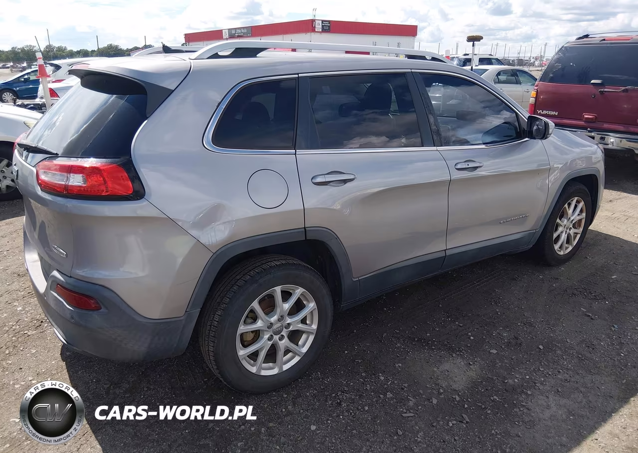 2015 Jeep Cherokee Latitude VIN:1C4PJLCB5FW597419 - 4