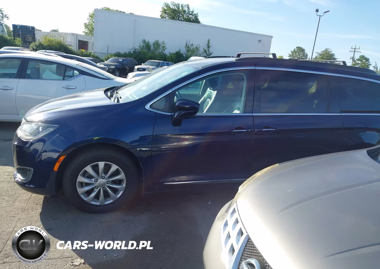 2017 Chrysler Pacifica Touring-L VIN:2C4RC1BG4HR785445 - 14