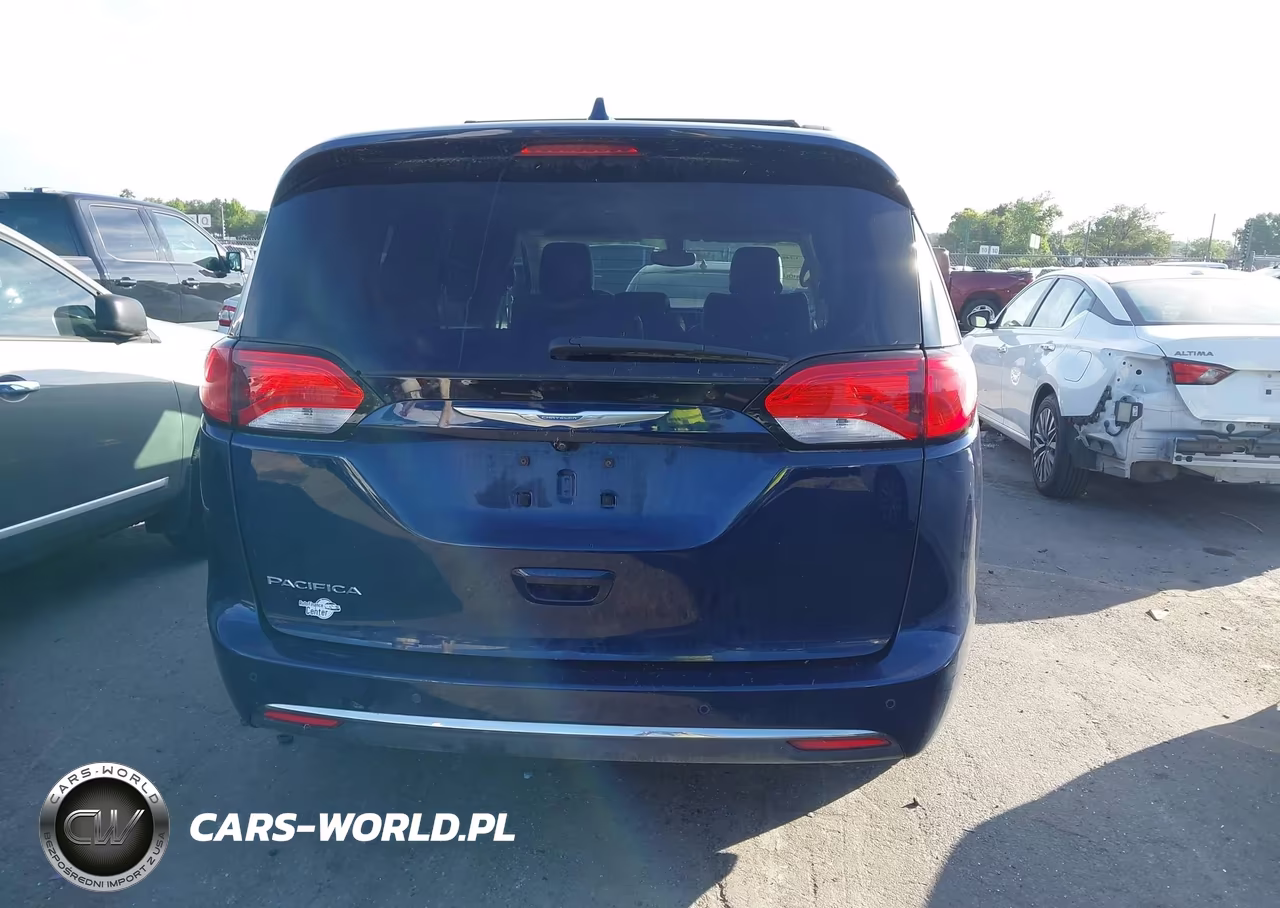2017 Chrysler Pacifica Touring-L VIN:2C4RC1BG4HR785445 - 16
