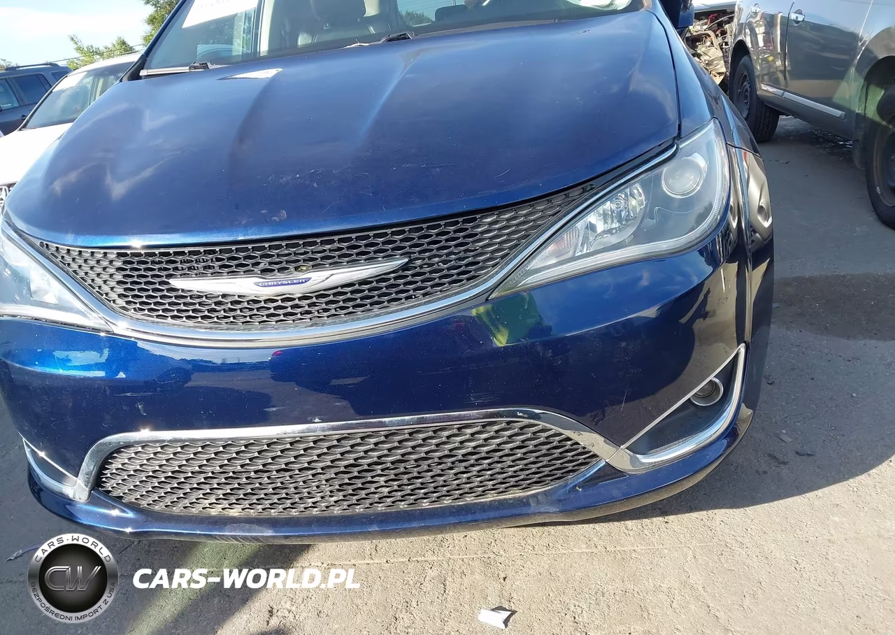 2017 Chrysler Pacifica Touring-L VIN:2C4RC1BG4HR785445 - 6