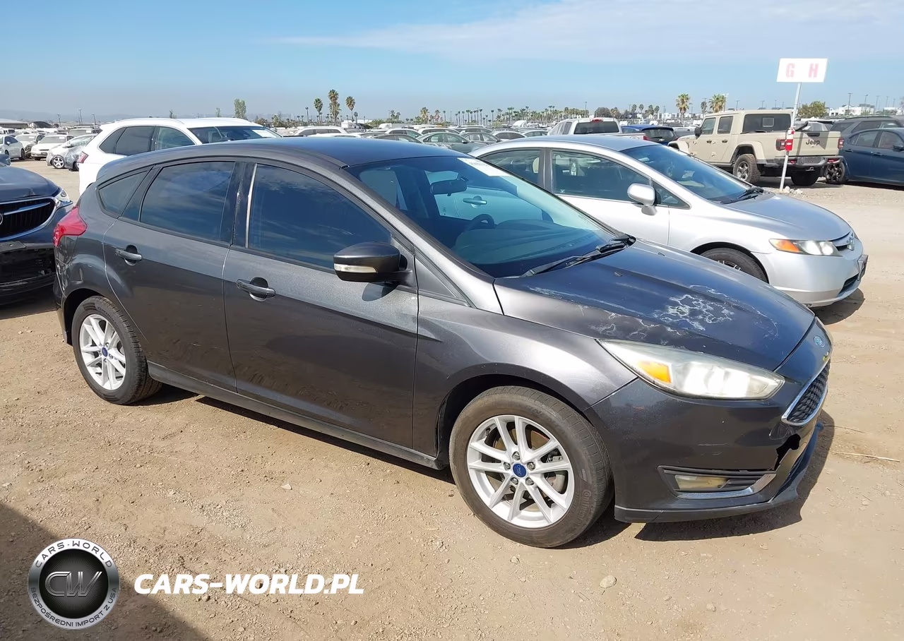 2015 Ford Focus Se VIN:1FADP3K26FL370511 - 1