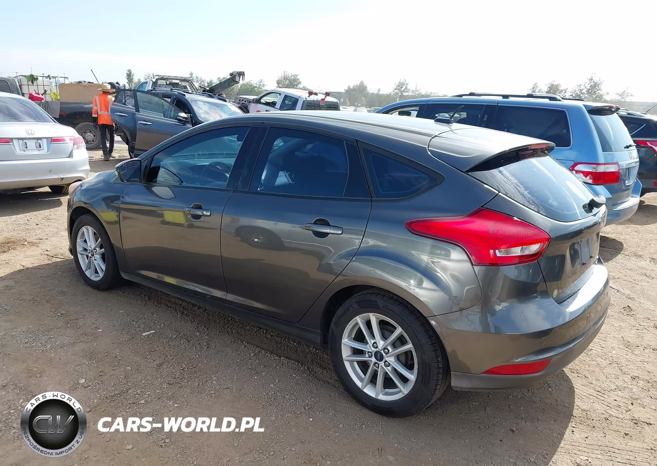 2015 Ford Focus Se VIN:1FADP3K26FL370511 - 3