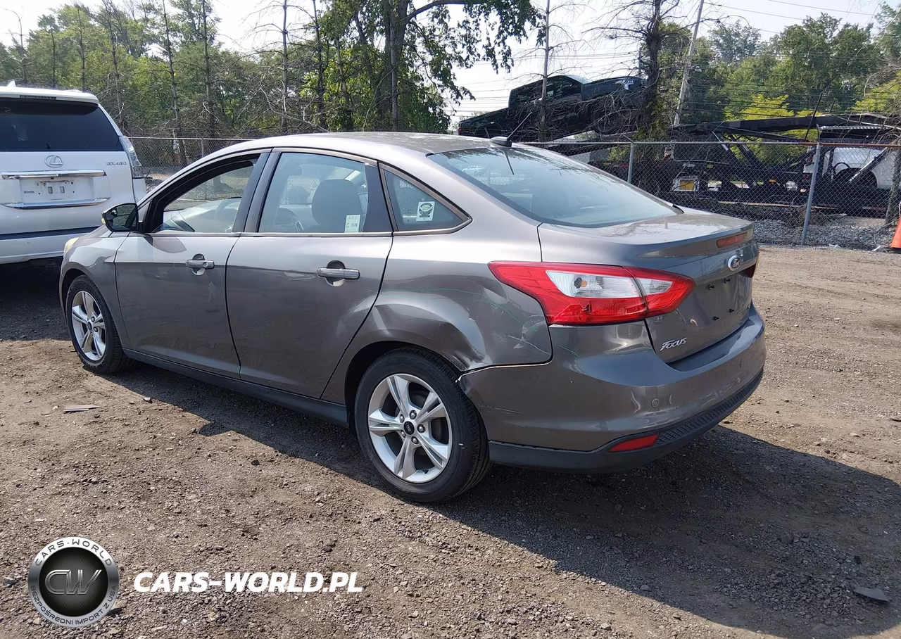 2013 Ford Focus Se VIN:1FADP3F22DL135630 - 3