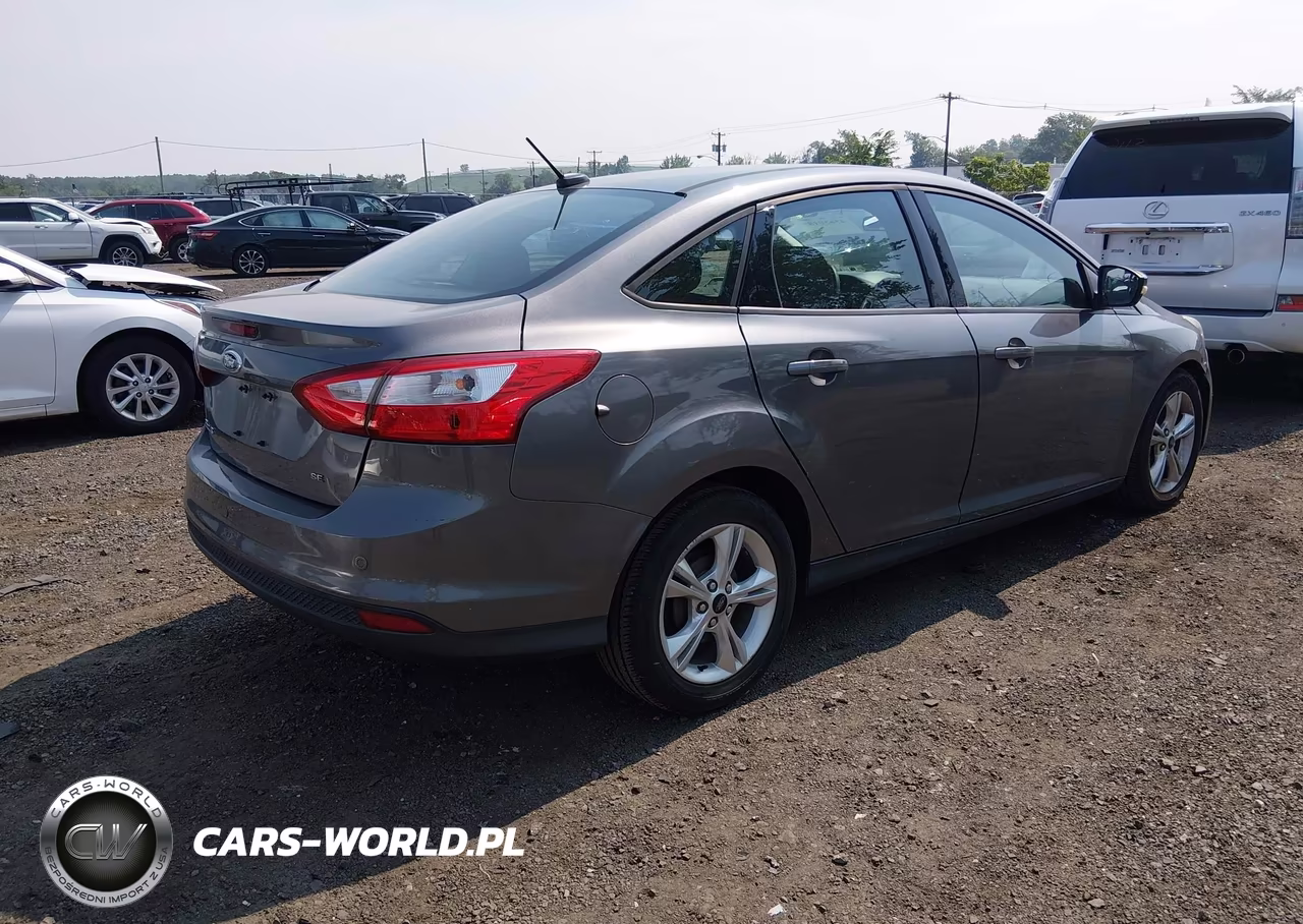 2013 Ford Focus Se VIN:1FADP3F22DL135630 - 4