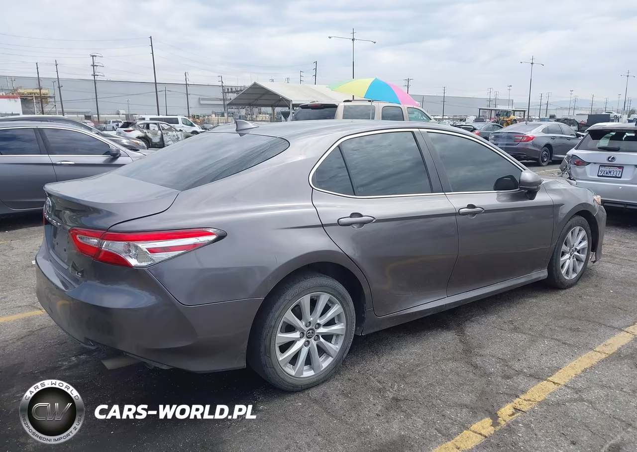 2019 Toyota Camry Le VIN:4T1B11HK3KU205028 - 4