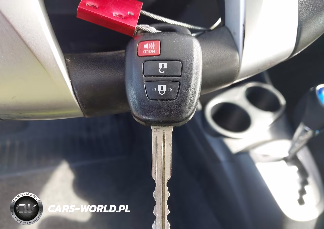 2015 Toyota Prius C Two VIN:JTDKDTB34F1109568 - 11