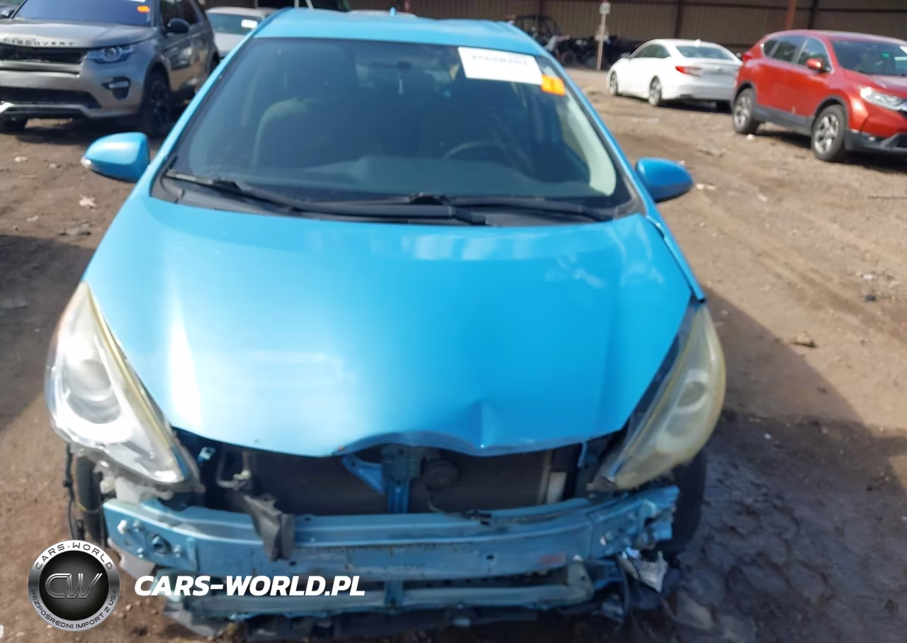 2015 Toyota Prius C Two VIN:JTDKDTB34F1109568 - 12