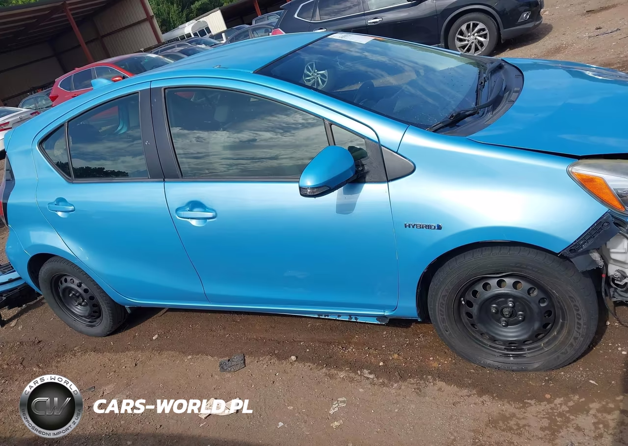 2015 Toyota Prius C Two VIN:JTDKDTB34F1109568 - 13