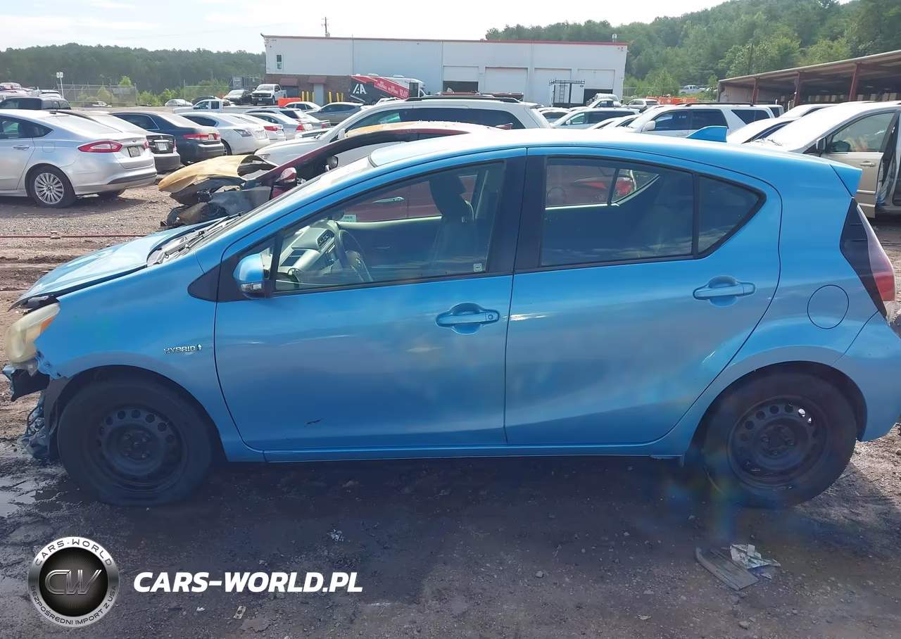 2015 Toyota Prius C Two VIN:JTDKDTB34F1109568 - 14