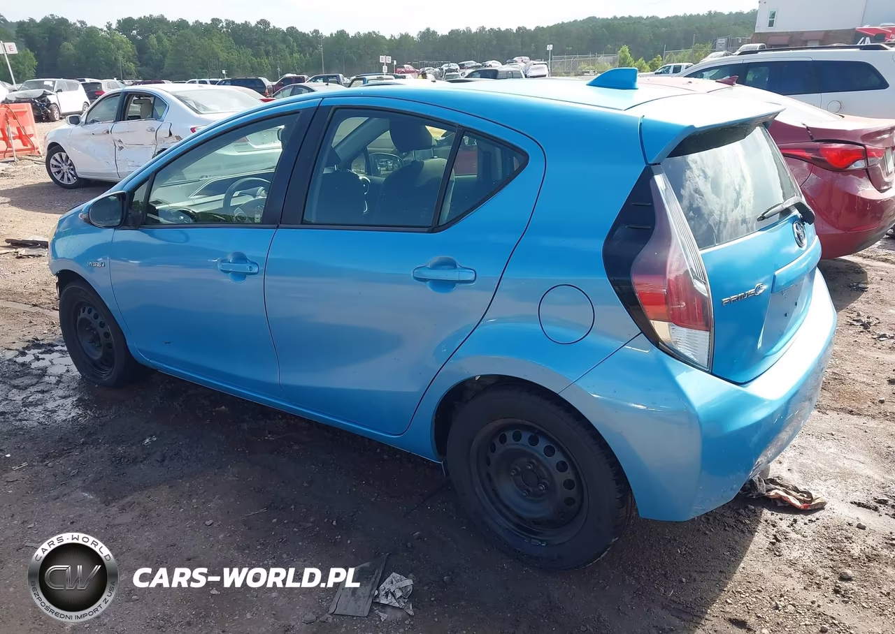 2015 Toyota Prius C Two VIN:JTDKDTB34F1109568 - 3
