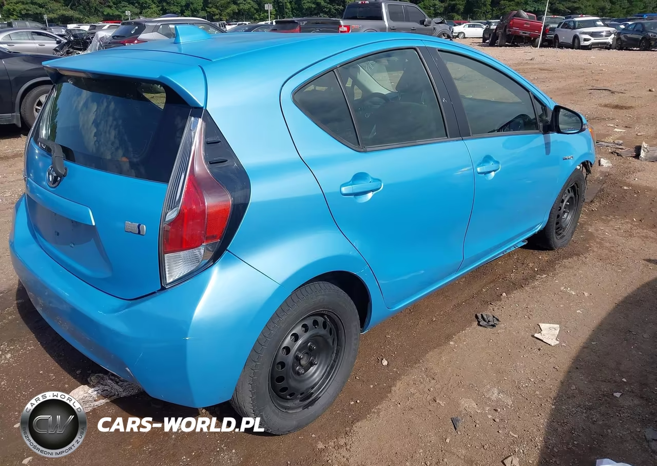 2015 Toyota Prius C Two VIN:JTDKDTB34F1109568 - 4
