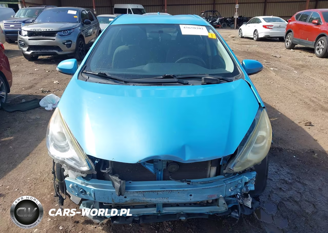 2015 Toyota Prius C Two VIN:JTDKDTB34F1109568 - 6
