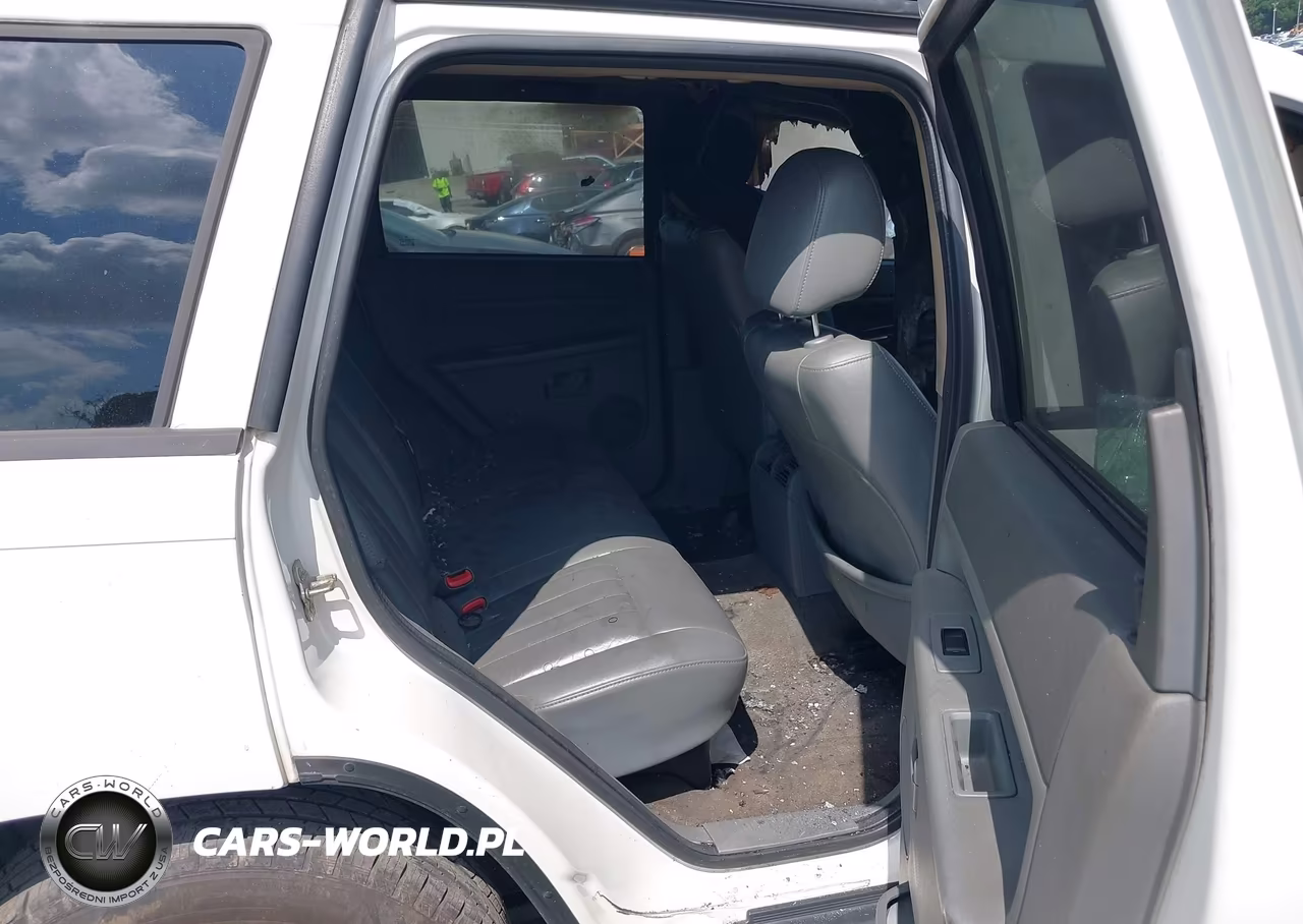 2007 Jeep Grand Cherokee Laredo VIN:1J8GR48K47C571414 - 8