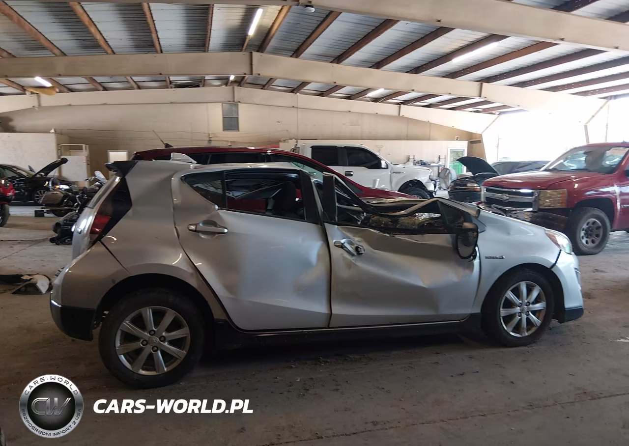 2017 Toyota Prius C Four VIN:JTDKDTB38H1593179 - 12