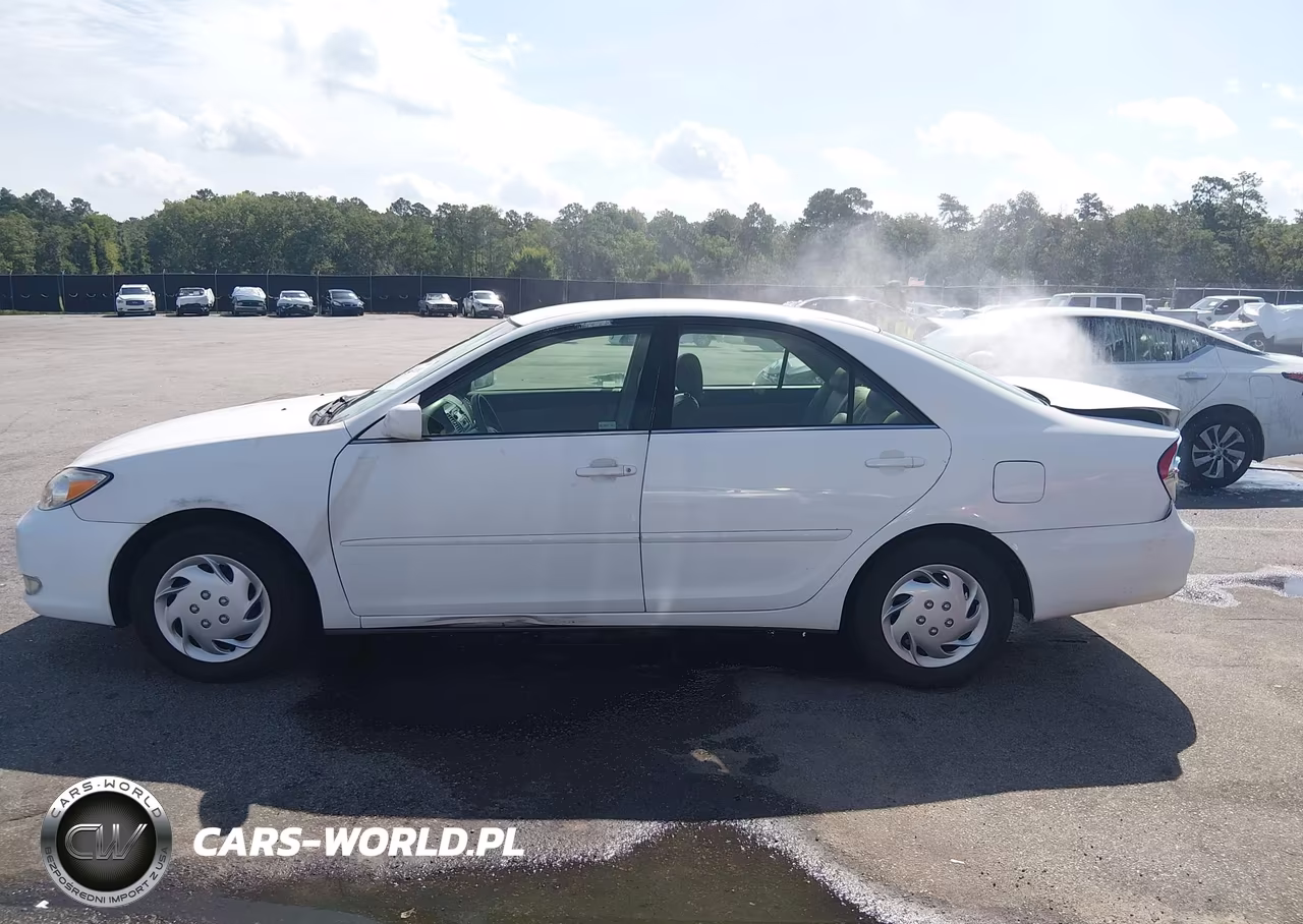 2002 Toyota Camry Le VIN:4T1BE32K72U068135 - 14