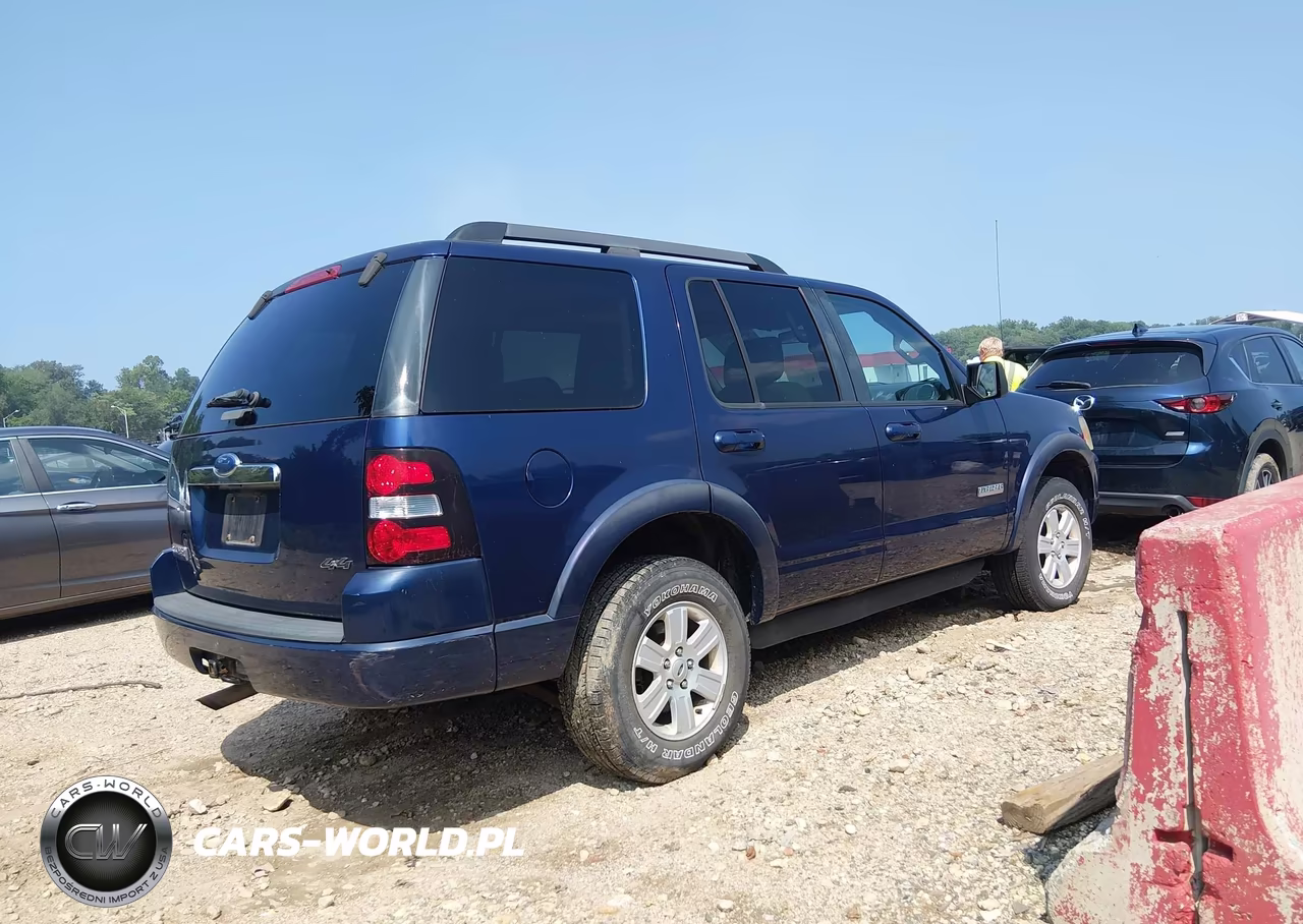 2008 Ford Explorer Xlt VIN:1FMEU73E28UA45807 - 4