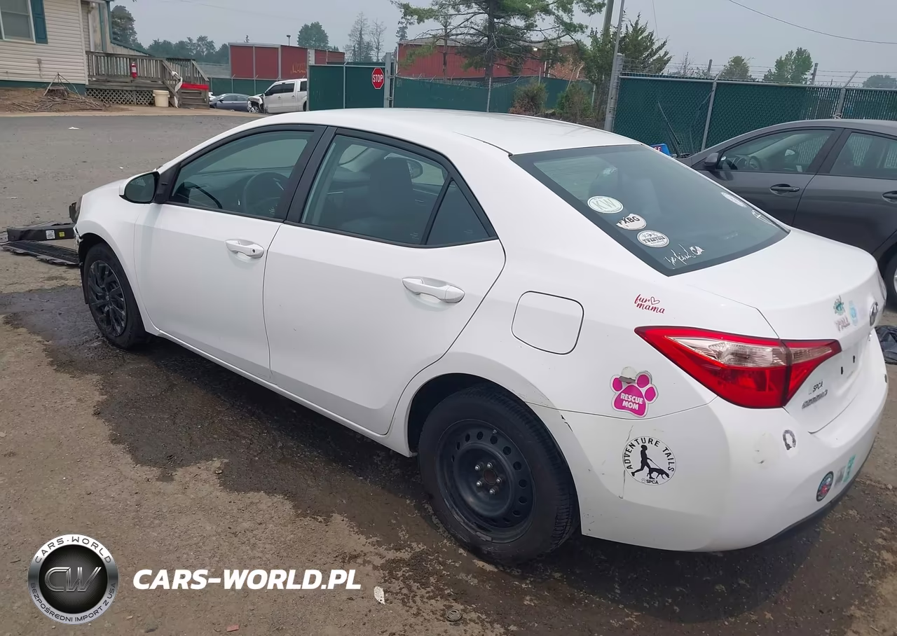 2018 Toyota Corolla Le VIN:2T1BURHE8JC974057 - 3