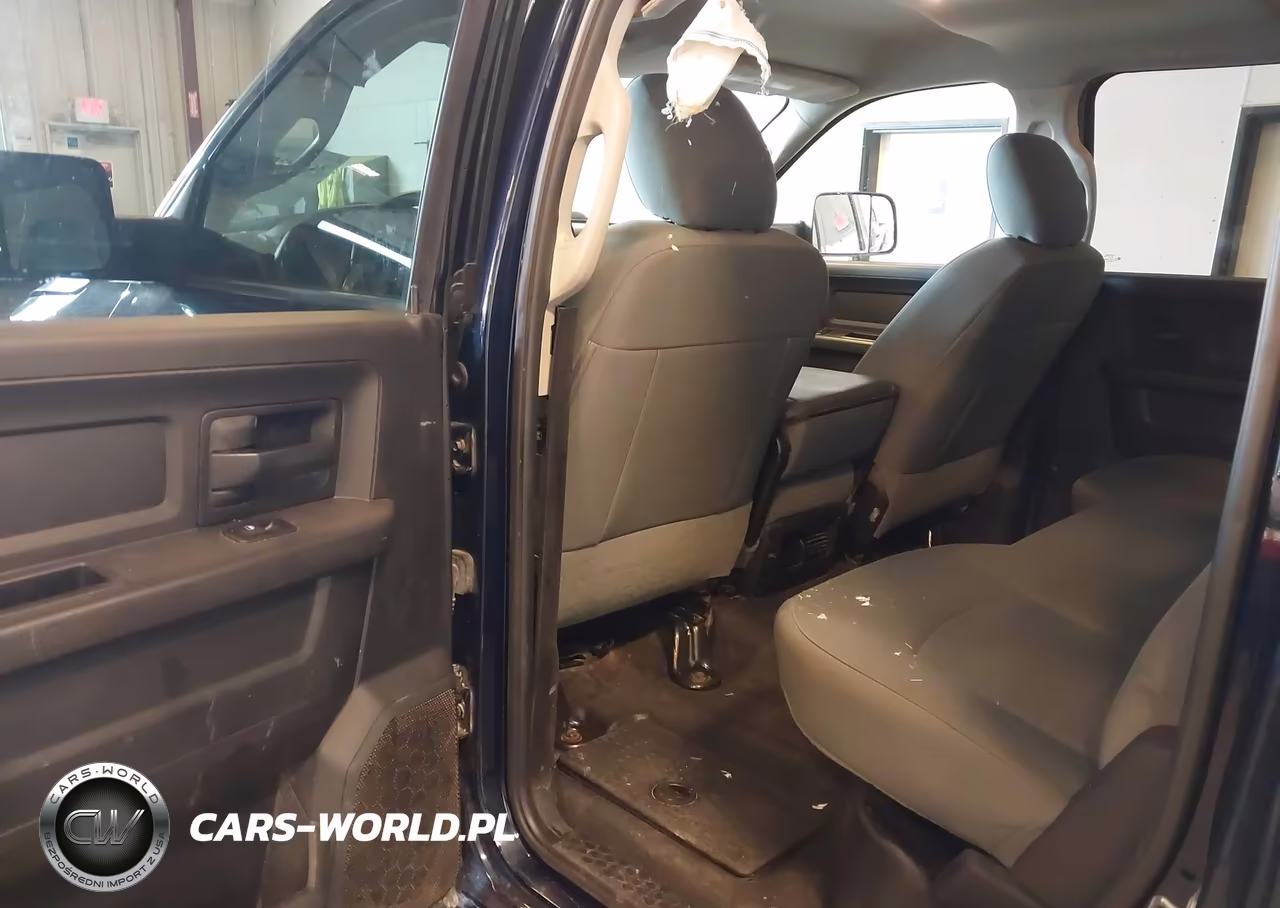 2018 Ram 3500 Tradesman 4X4 8' Box VIN:3C63R3GJ5JG373221 - 7