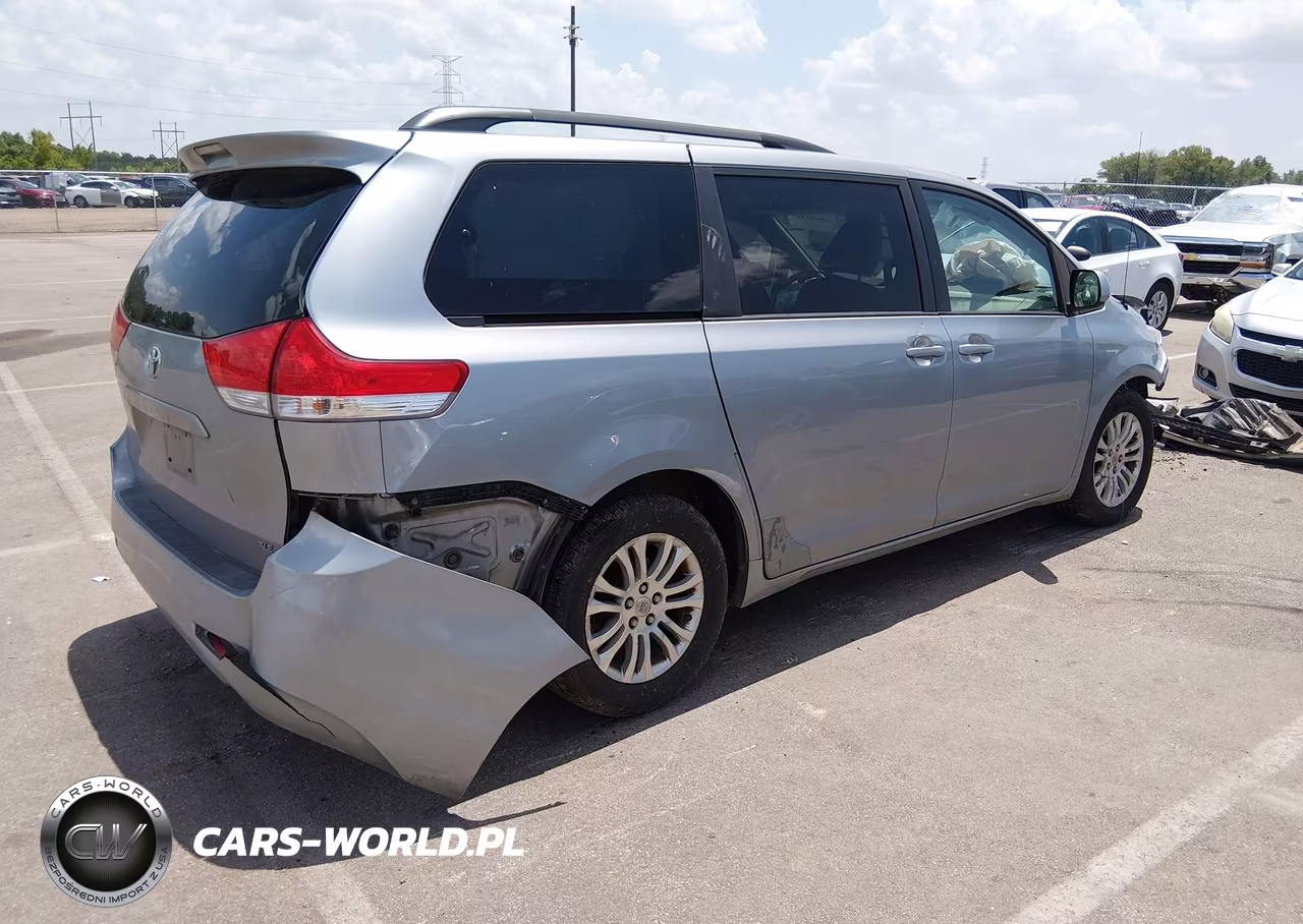 2011 Toyota Sienna Xle V6 VIN:5TDYK3DCXBS115496 - 4