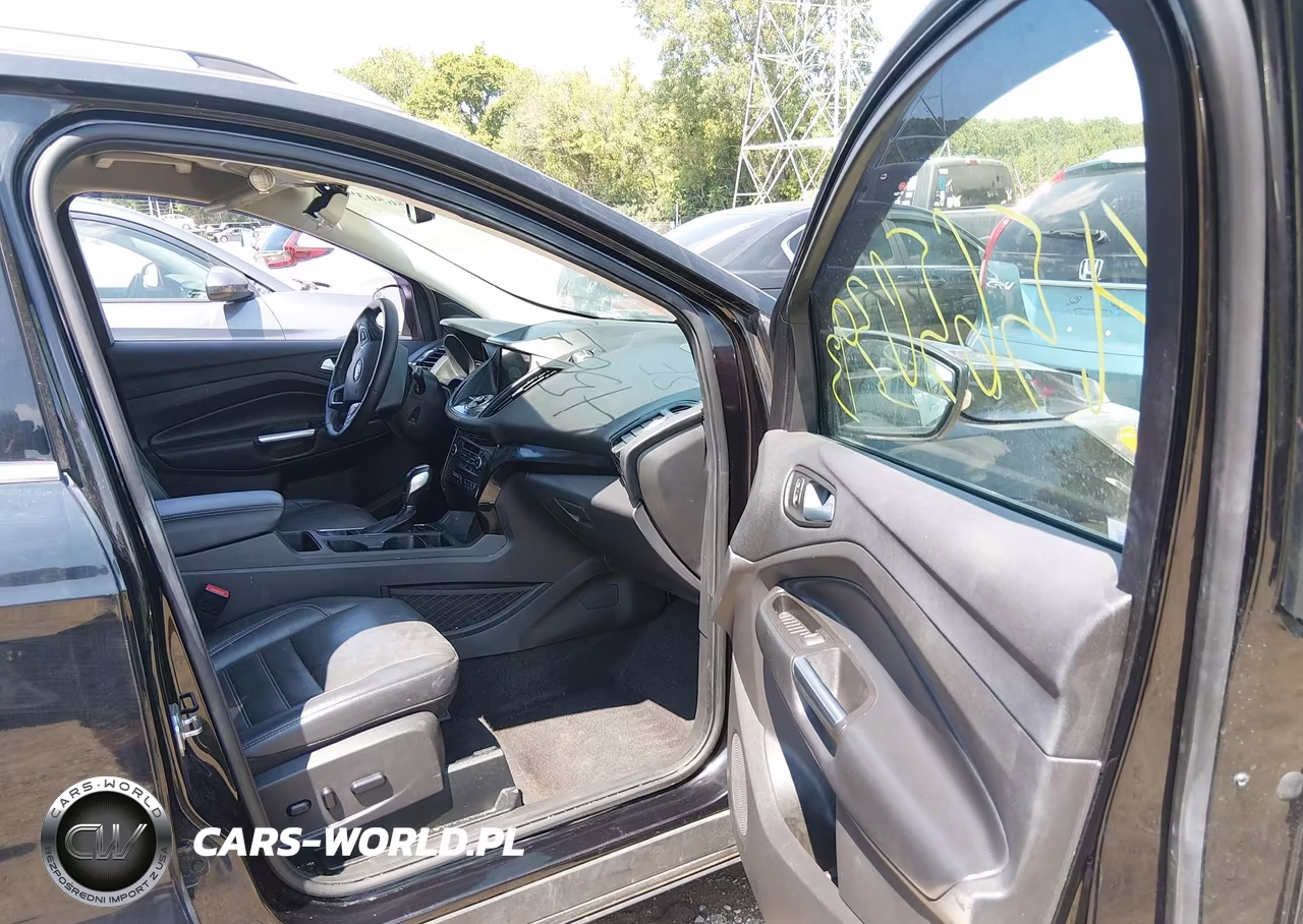 2019 Ford Escape Titanium VIN:1FMCU9J92KUA69427 - 5
