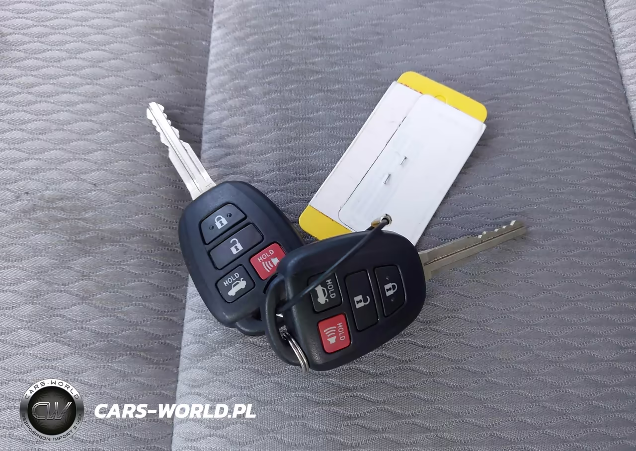 2018 Toyota Corolla Le VIN:2T1BURHE2JC085139 - 11