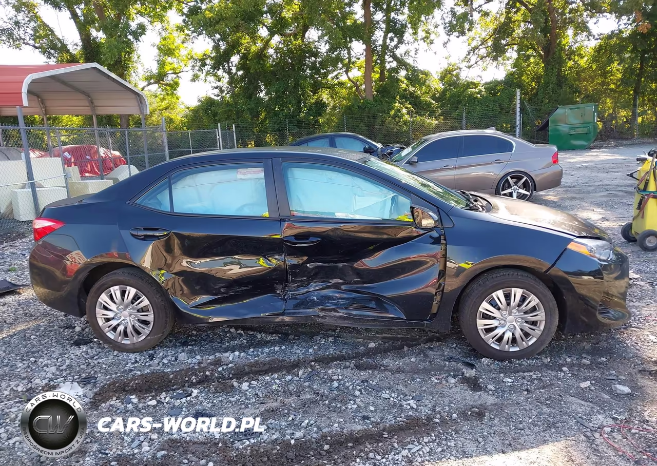 2018 Toyota Corolla Le VIN:2T1BURHE2JC085139 - 13