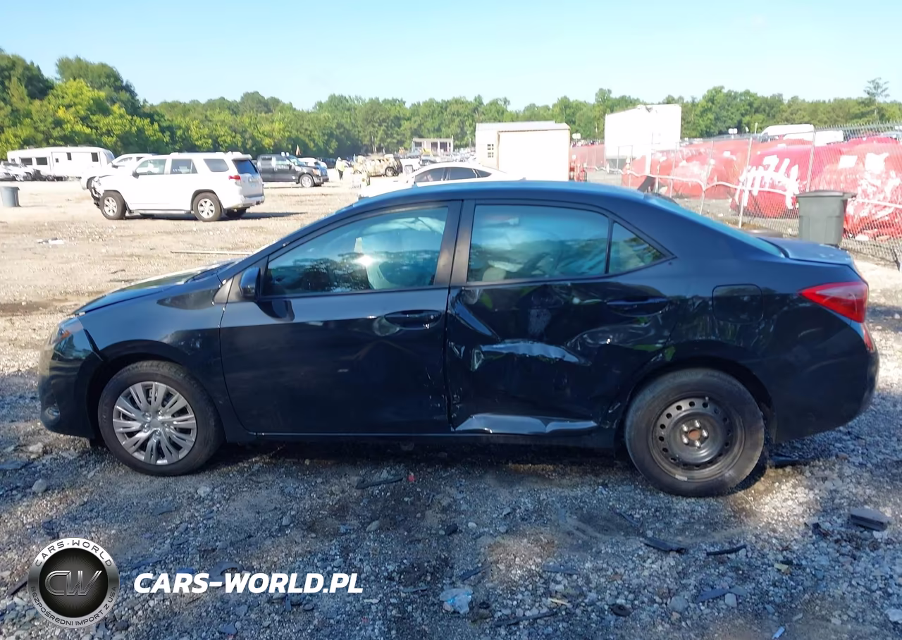 2018 Toyota Corolla Le VIN:2T1BURHE2JC085139 - 14
