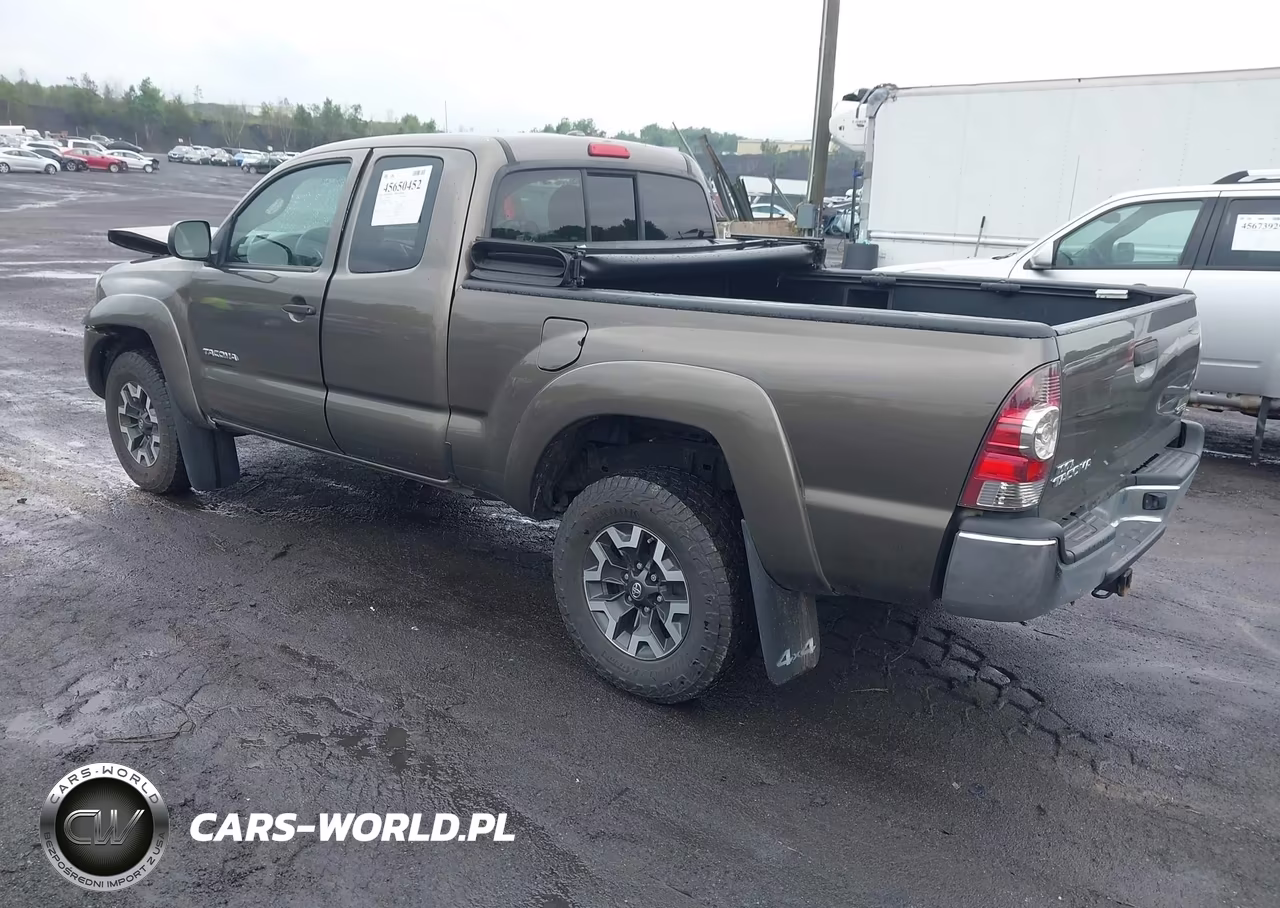 2010 Toyota Tacoma VIN:5TEUX4EN6AZ714628 - 3