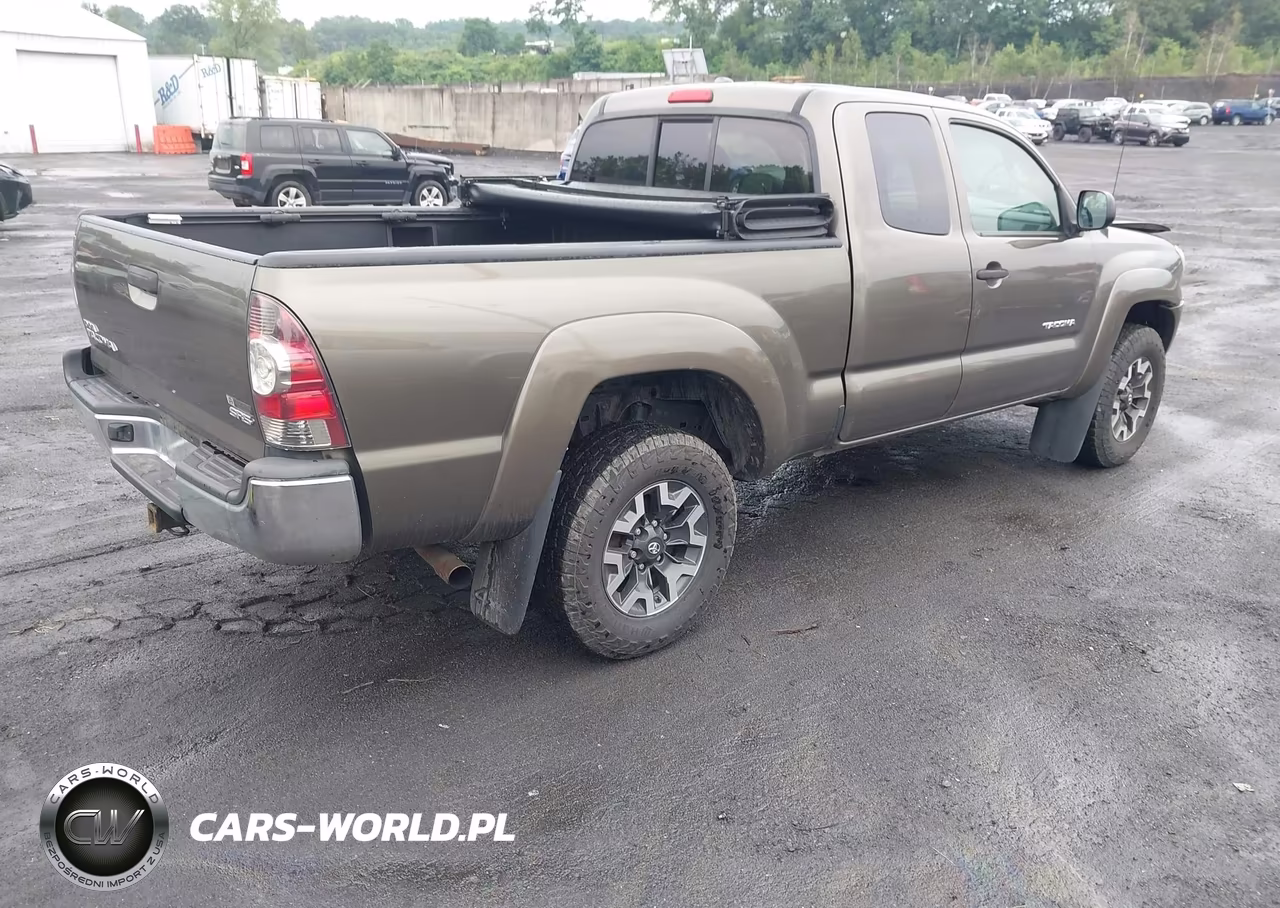 2010 Toyota Tacoma VIN:5TEUX4EN6AZ714628 - 4