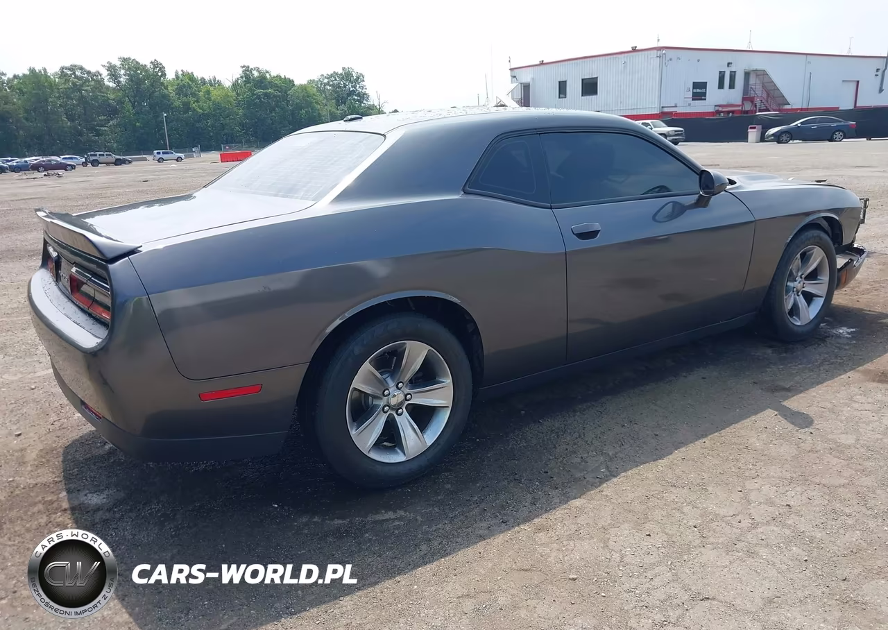 2018 Dodge Challenger Sxt VIN:2C3CDZAG6JH245873 - 4