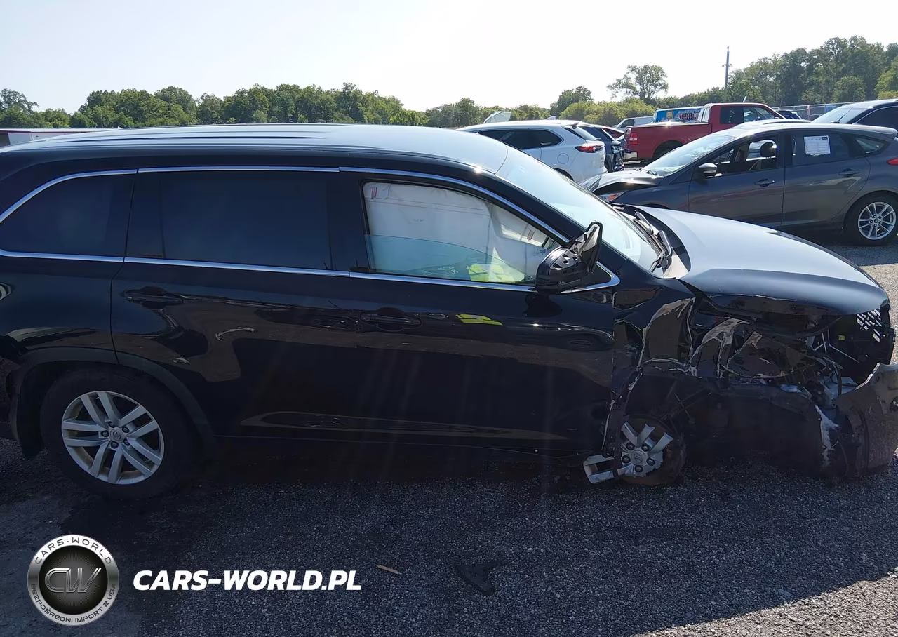2015 Toyota Highlander Le V6 VIN:5TDBKRFHXFS195227 - 13