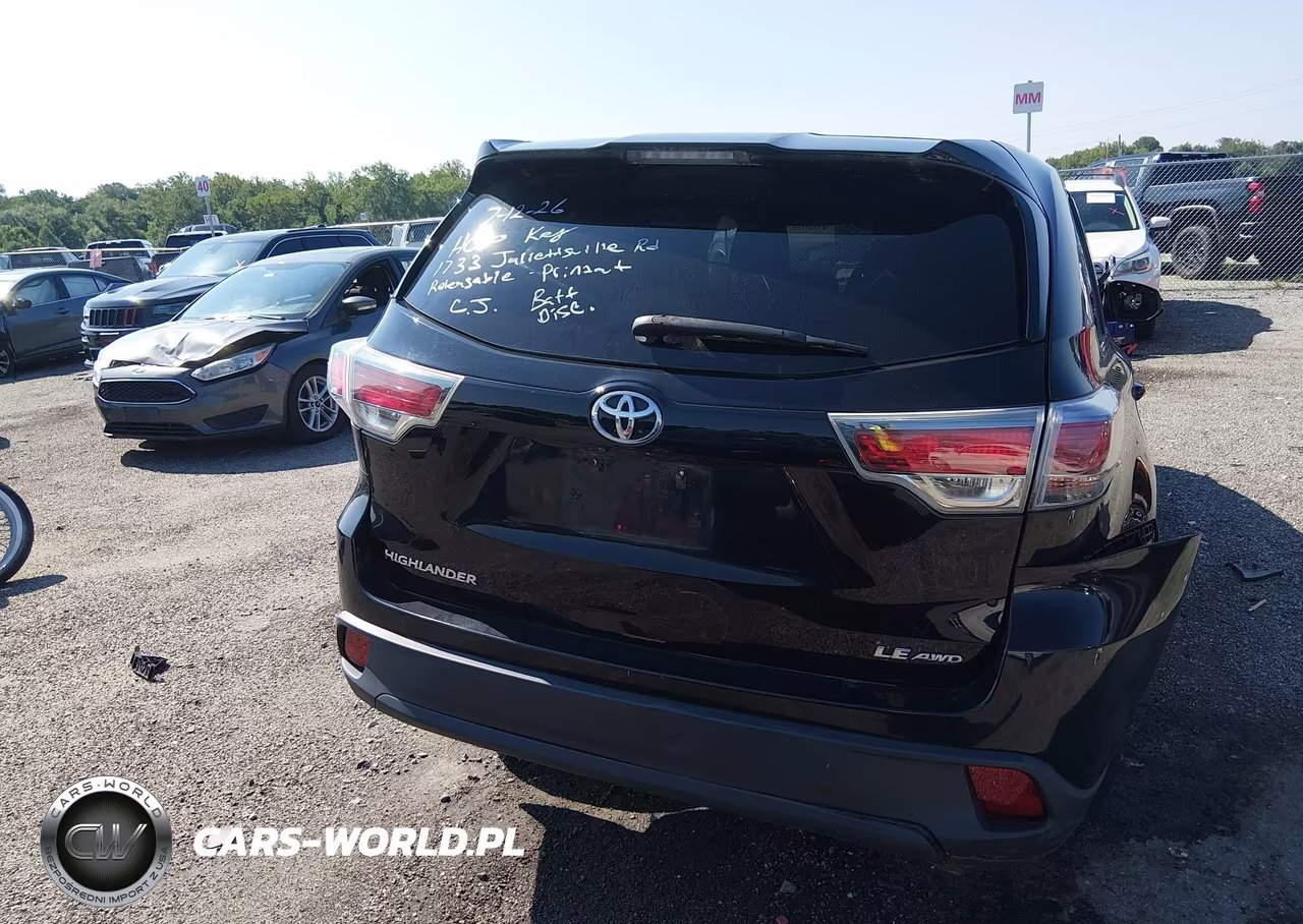 2015 Toyota Highlander Le V6 VIN:5TDBKRFHXFS195227 - 16