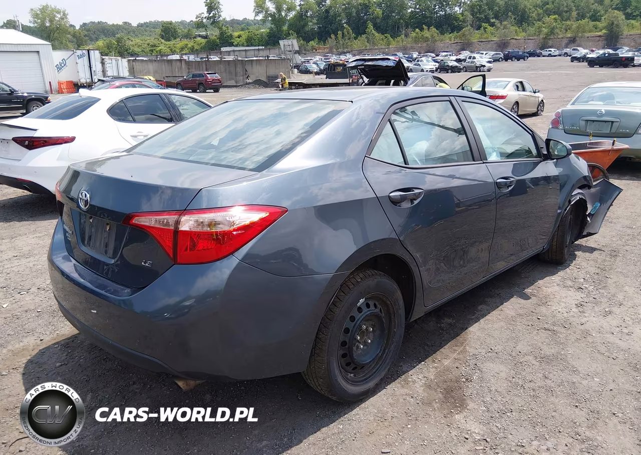 2017 Toyota Corolla Le VIN:2T1BURHE7HC928889 - 4
