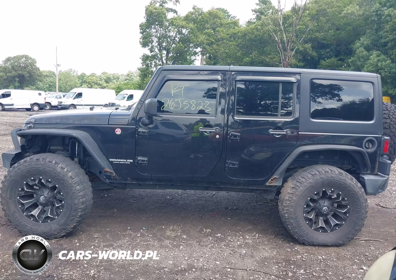 2017 Jeep Wrangler Unlimited Sahara VIN:1C4BJWEGXHL647899 - 13