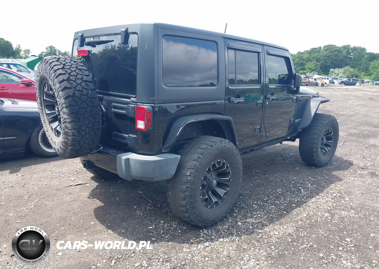 2017 Jeep Wrangler Unlimited Sahara VIN:1C4BJWEGXHL647899 - 4