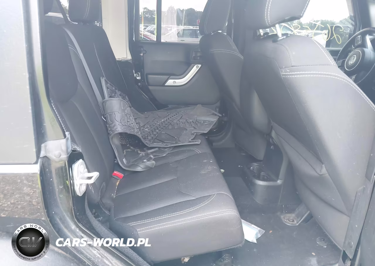 2017 Jeep Wrangler Unlimited Sahara VIN:1C4BJWEGXHL647899 - 8