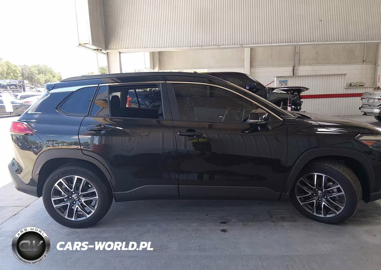 2026 Toyota Corolla Cross Xle VIN:7MUDAABGXTV155113 - 14