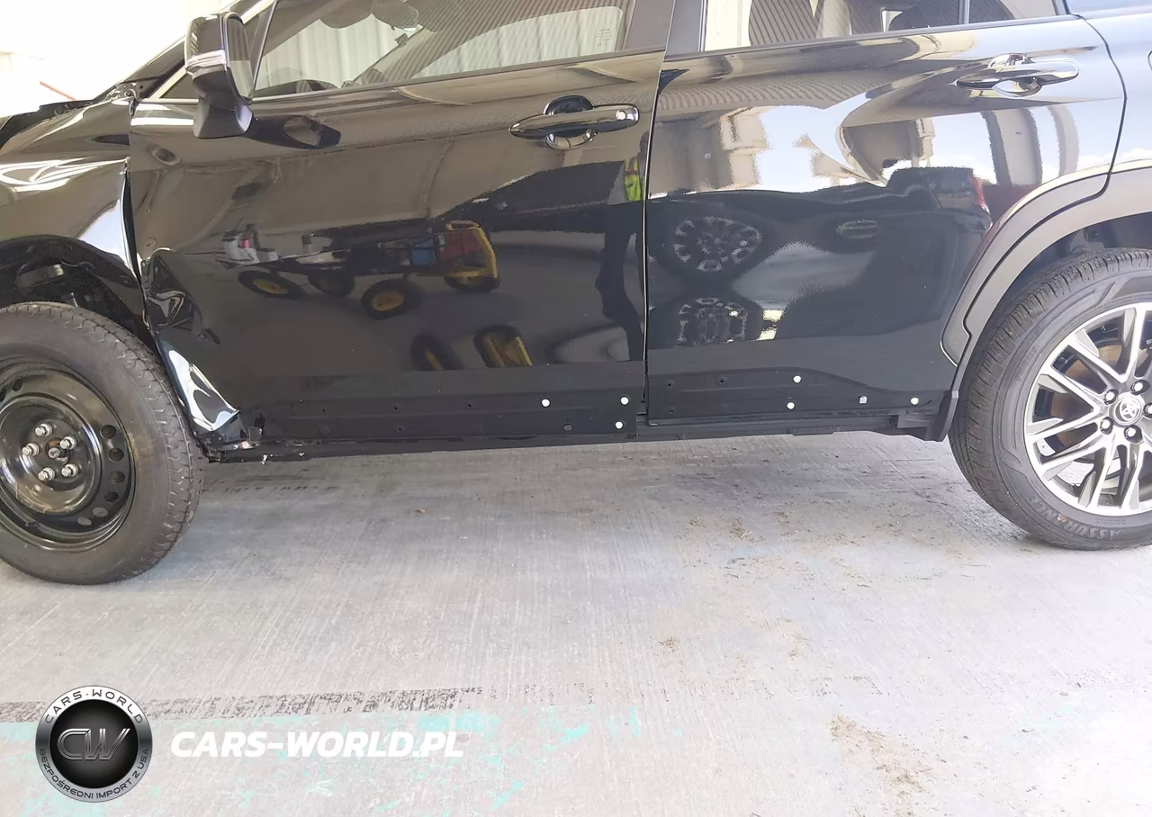 2026 Toyota Corolla Cross Xle VIN:7MUDAABGXTV155113 - 22
