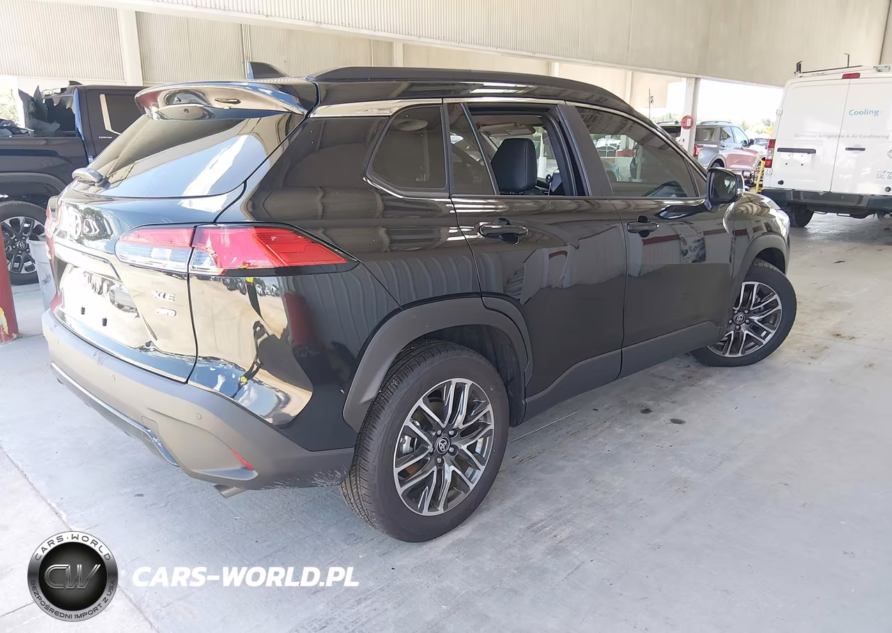 2026 Toyota Corolla Cross Xle VIN:7MUDAABGXTV155113 - 4
