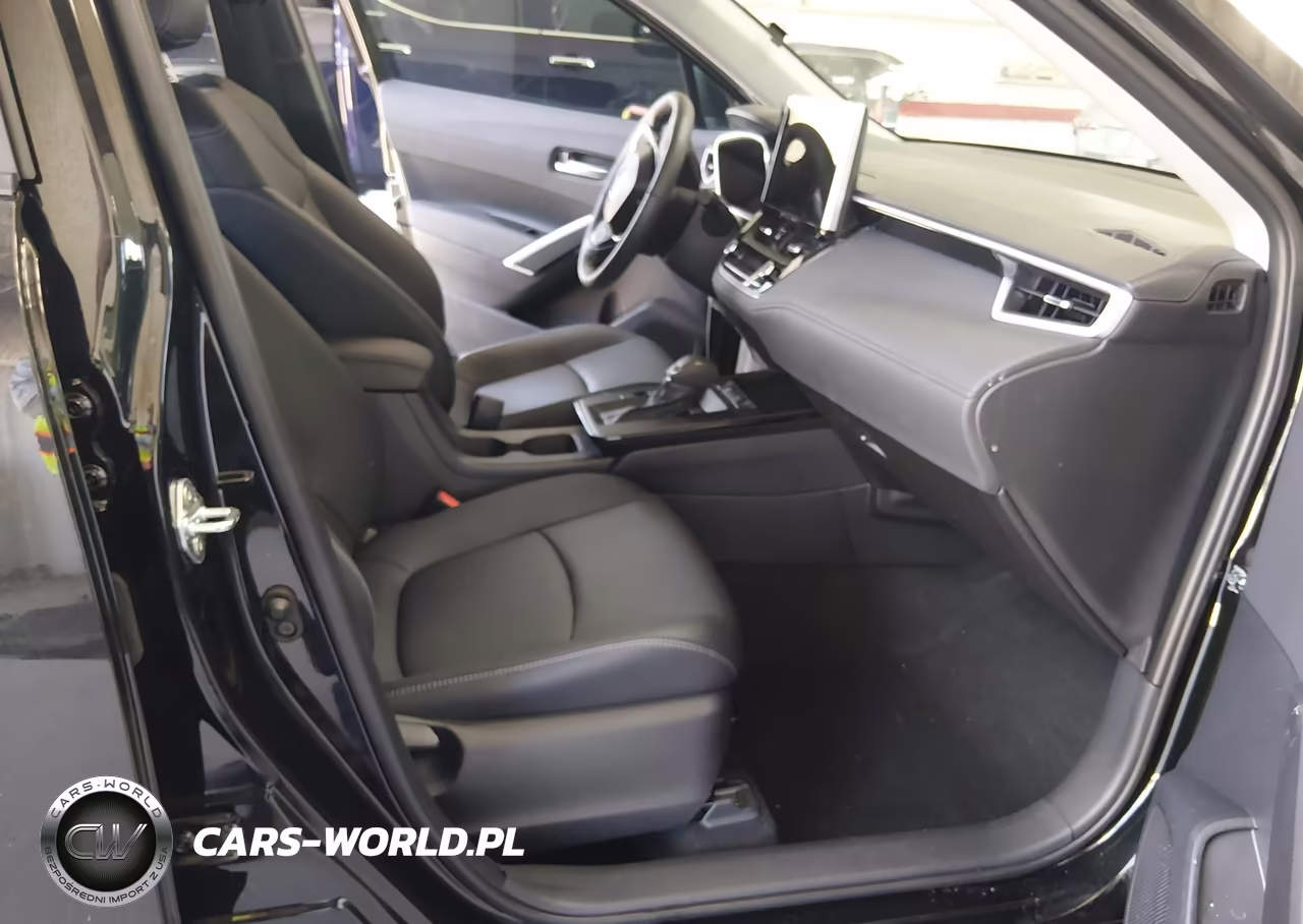 2026 Toyota Corolla Cross Xle VIN:7MUDAABGXTV155113 - 5