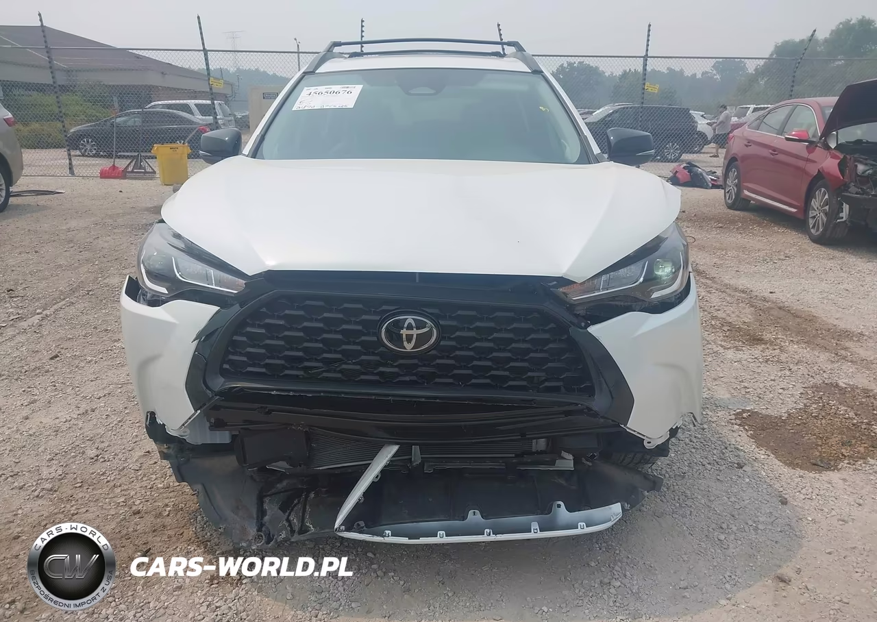 2025 Toyota Corolla Cross Le VIN:7MUBAABG6SV127489 - 12