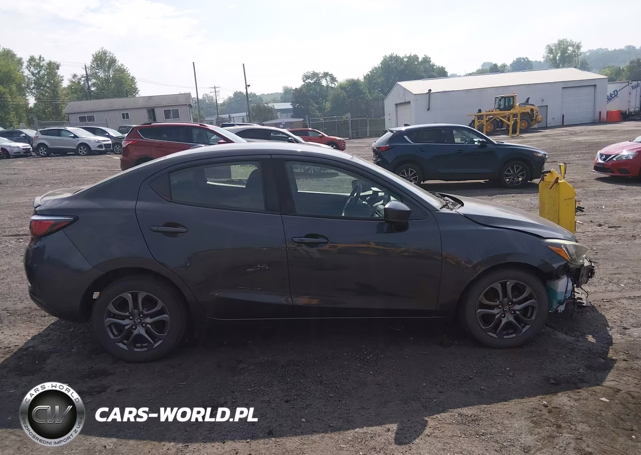 2019 Toyota Yaris Le VIN:3MYDLBYV0KY517622 - 13