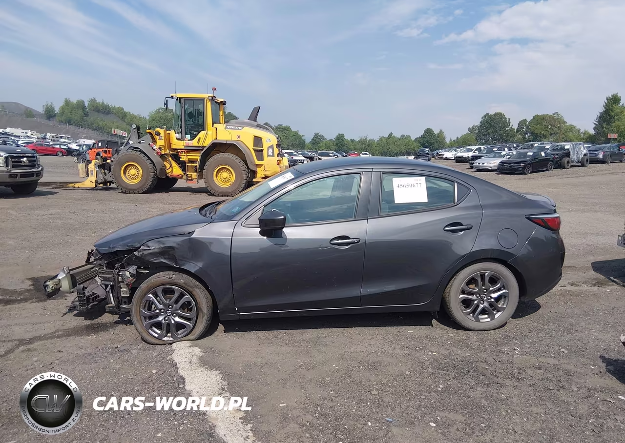 2019 Toyota Yaris Le VIN:3MYDLBYV0KY517622 - 14
