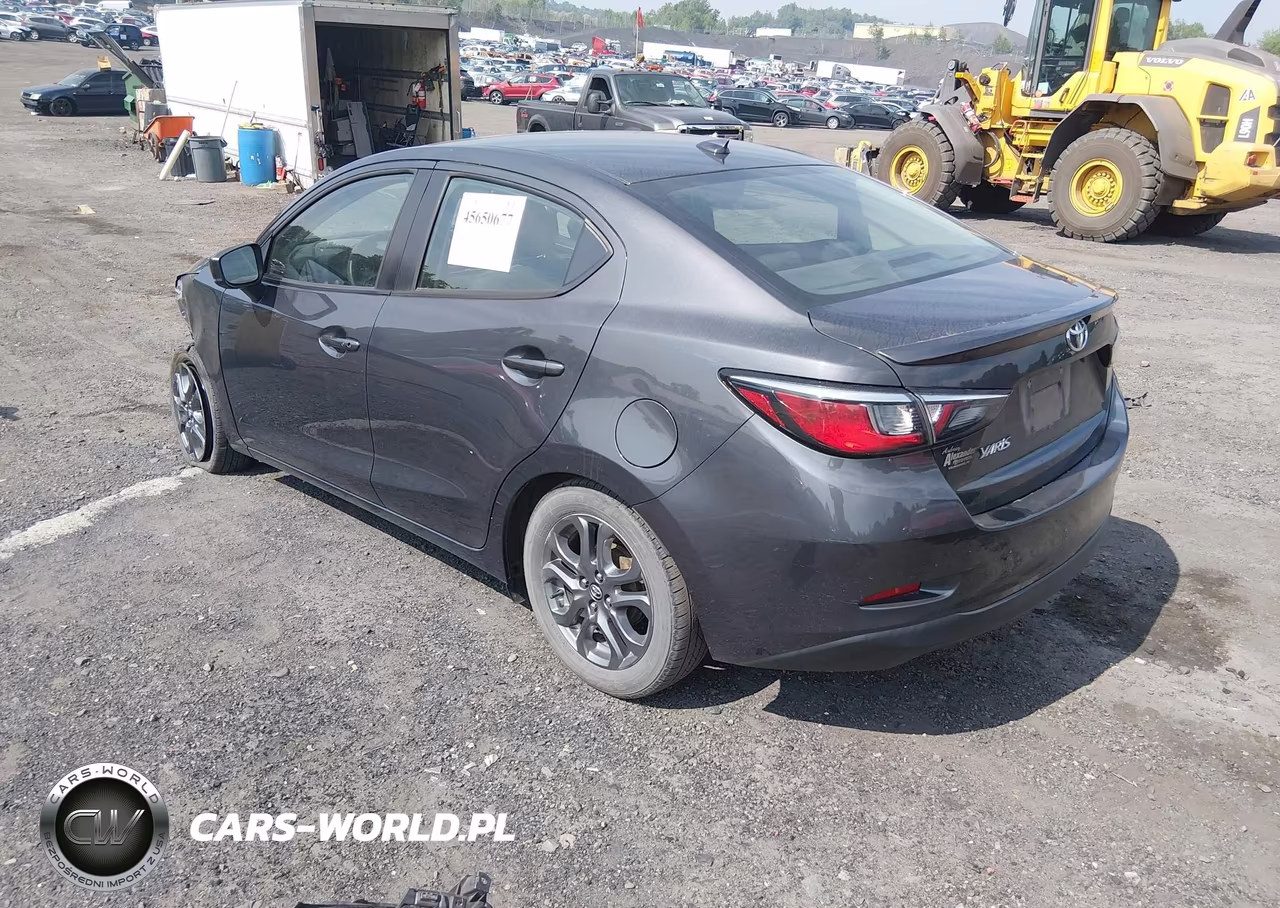 2019 Toyota Yaris Le VIN:3MYDLBYV0KY517622 - 3