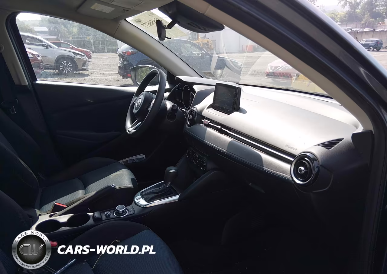2019 Toyota Yaris Le VIN:3MYDLBYV0KY517622 - 5